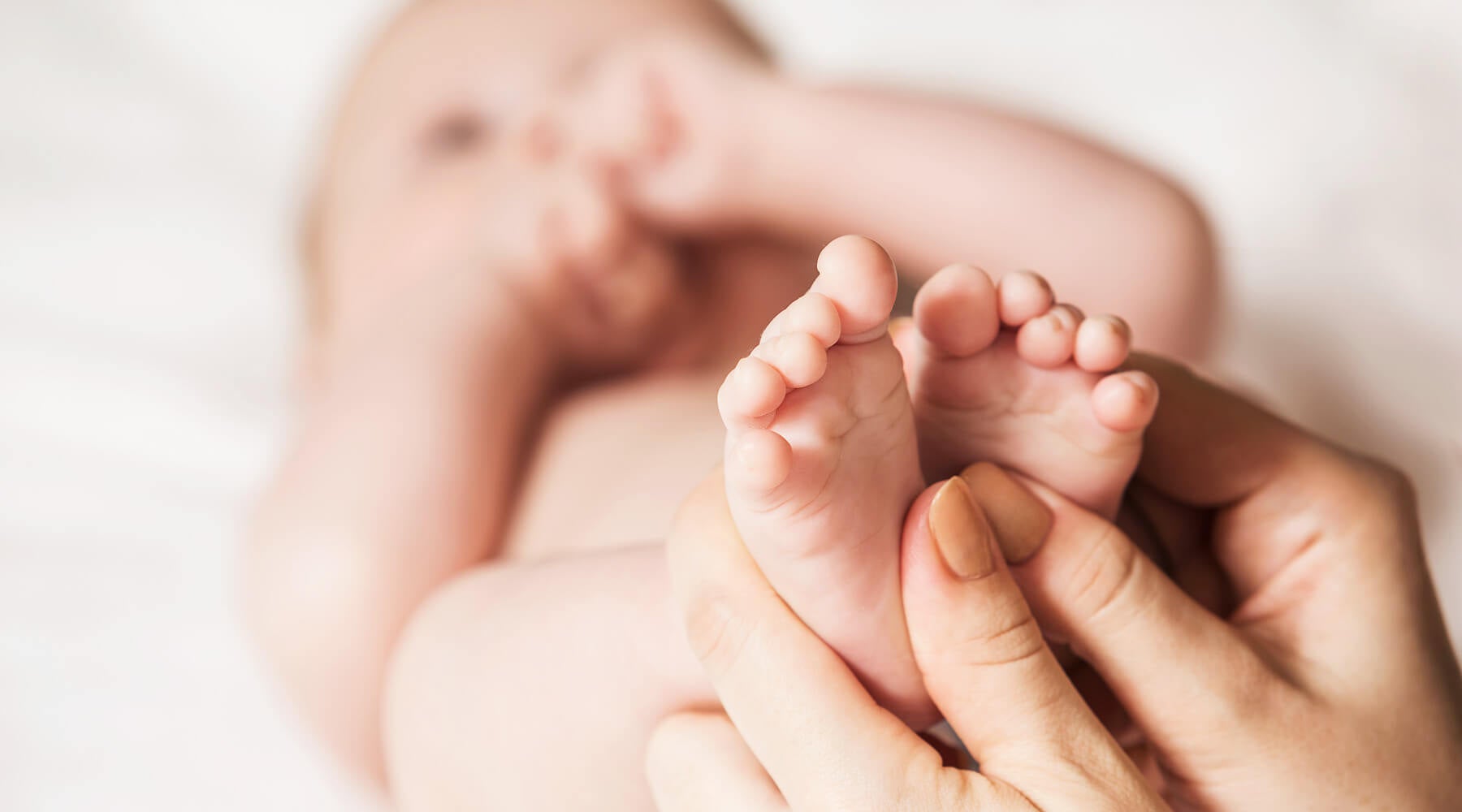 3 Tips to Start a Baby Massage That Your Baby Wouldn't Want You to Stop